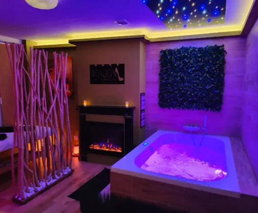 Formule après-midi le Donjon de la Tentation à Bavay, appartement Love room