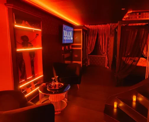 Forfait Jour et Nuit - Le Donjon de la Tentation - Appartement Love Room à Bavay (59)